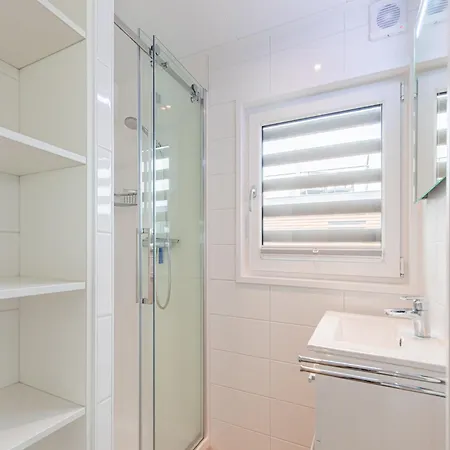 Houseboat With A View Over The Leukermeer, On The Edge Of A Holiday Park Велл