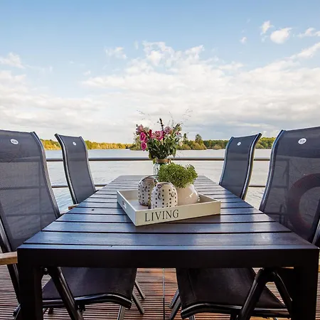 Ботель Houseboat With A View Over The Leukermeer, On The Edge Of A Holiday Park