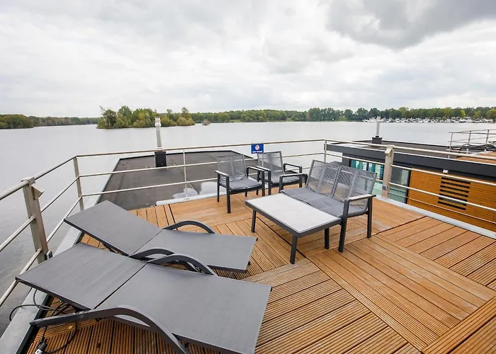 船屋 Houseboat With A View Over The Leukermeer, On The Edge Of A Holiday Park