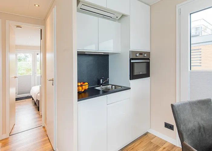 Houseboat With A View Over The Leukermeer, On The Edge Of A Holiday Park * 威尔