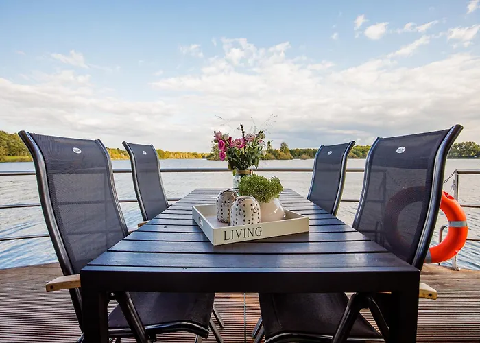 船屋 Houseboat With A View Over The Leukermeer, On The Edge Of A Holiday Park