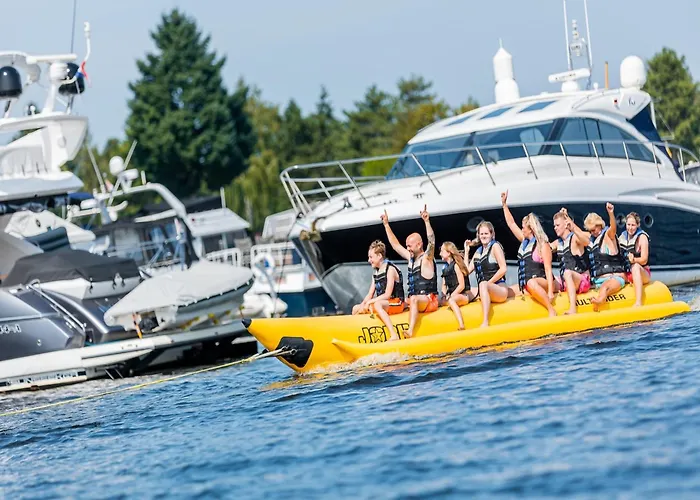 Houseboat With A View Over The Leukermeer, On The Edge Of A Holiday Park * 威尔
