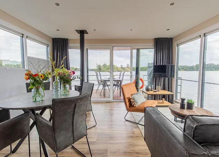Houseboat With A View Over The Leukermeer, On The Edge Of A Holiday Park ספינת מלון Well (Limburg)