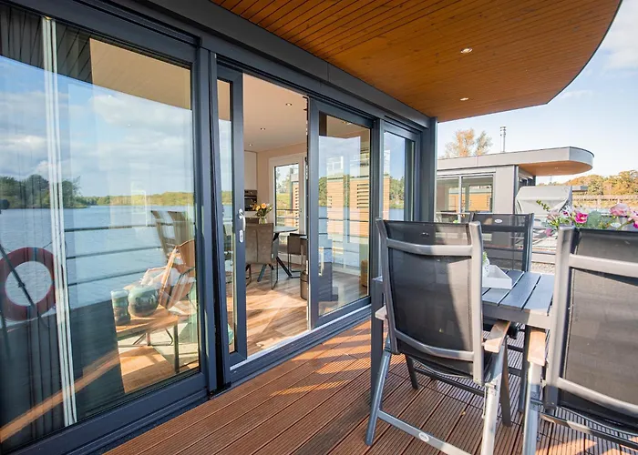 ספינת מלון Houseboat With A View Over The Leukermeer, On The Edge Of A Holiday Park