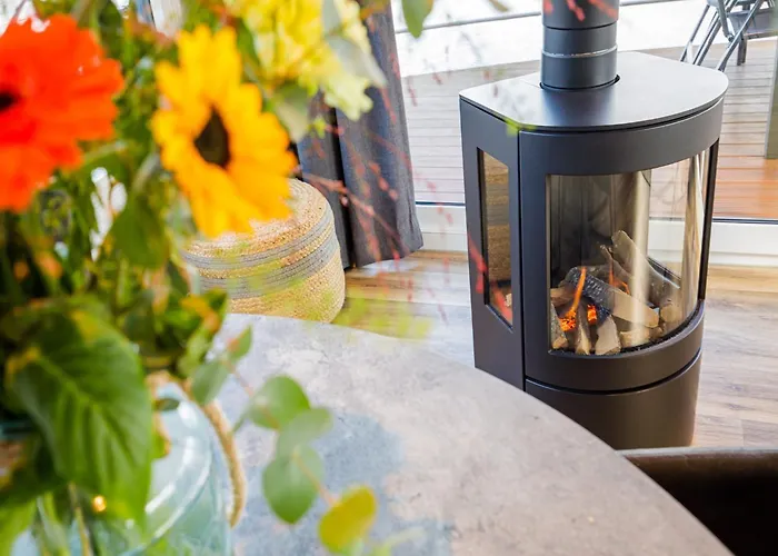 Houseboat With A View Over The Leukermeer, On The Edge Of A Holiday Park ספינת מלון