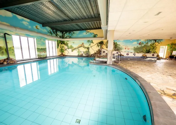 Houseboat With A View Over The Leukermeer, On The Edge Of A Holiday Park ספינת מלון *